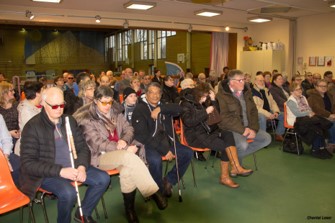 Photo du public lors d'une conférence du Professeur Hélène Dollfus