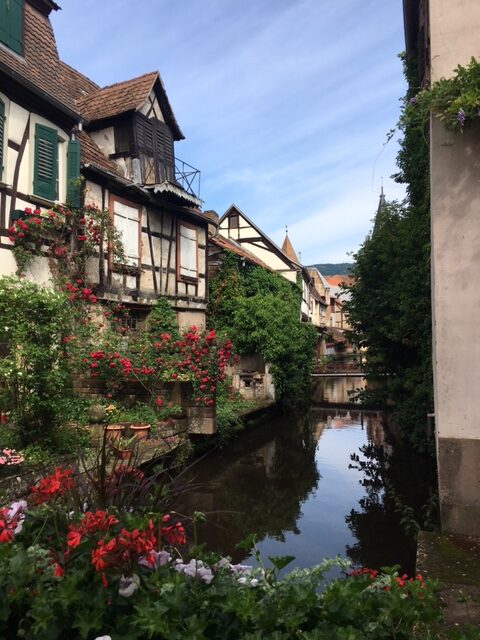 Photo de Wissembourg avec ses maisons à colombages et la rivière qui traverse la ville