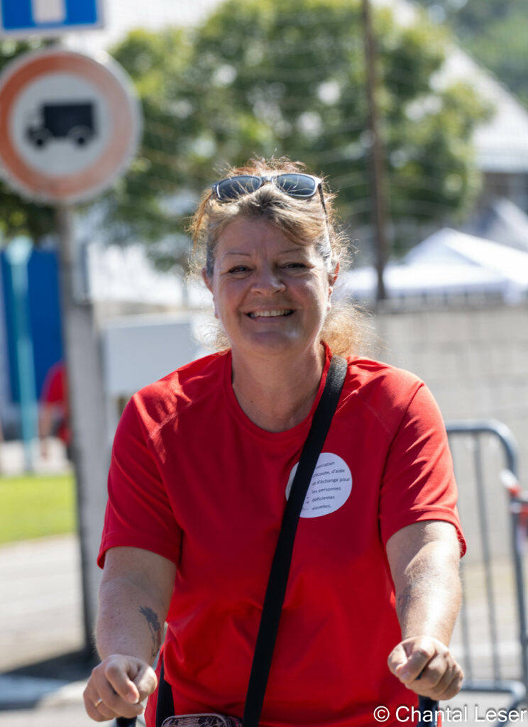 Carole avec son beau tee-shirt rouge et son beau sourire