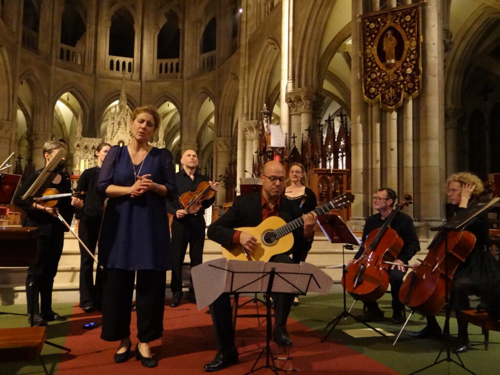 Photo des musiciens et de la chanteuse de la Follia