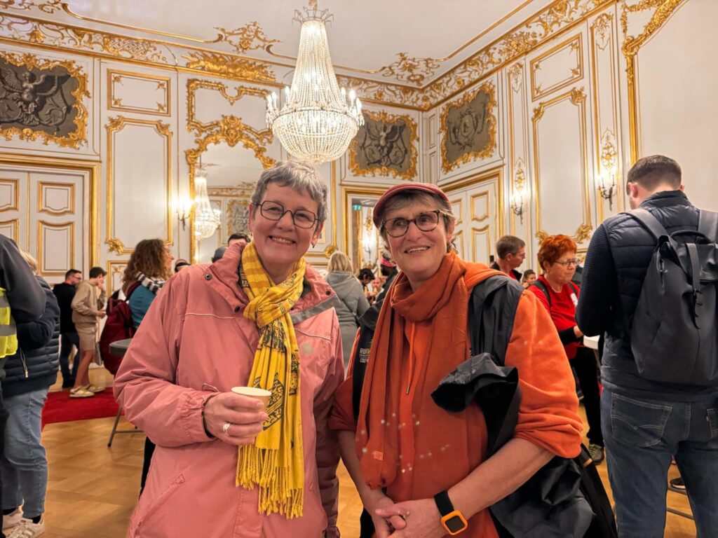 Chantal avec la conseillère municipale de Strasbourg dans la salle d'honneur de la mairie de Strasbourg