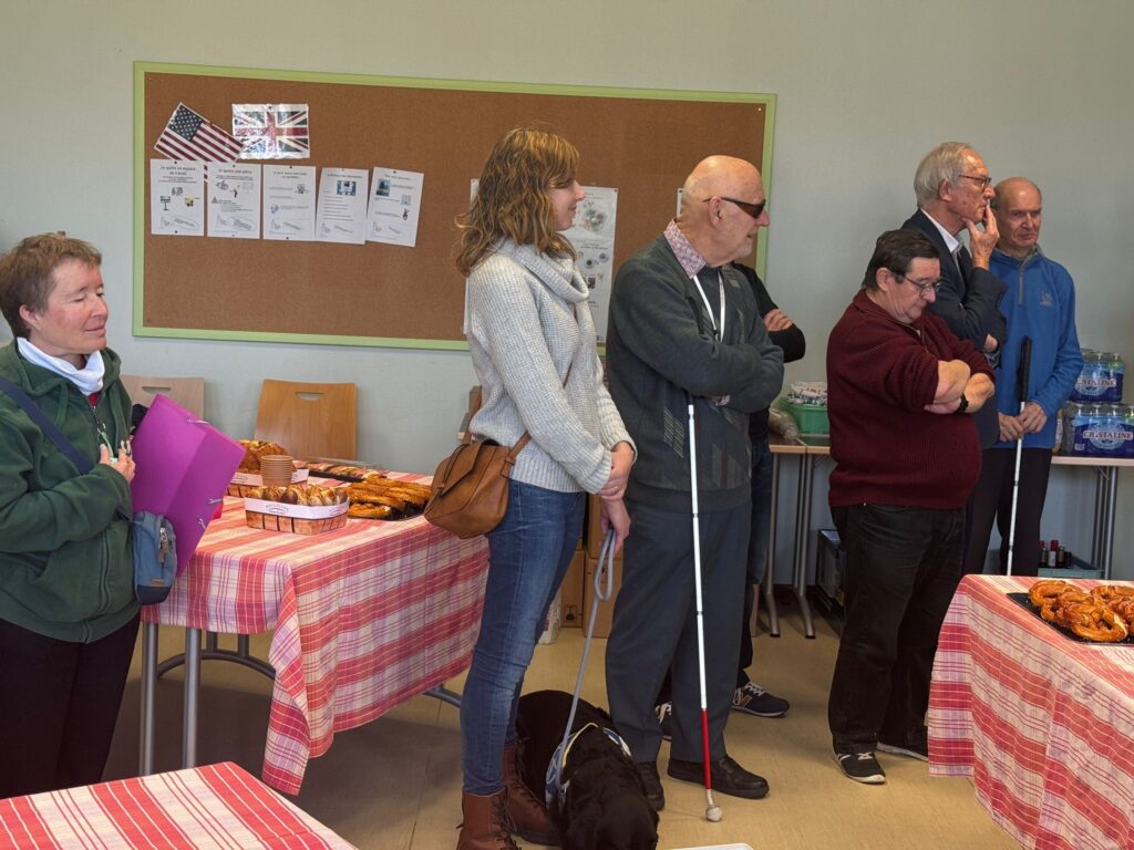 Photo des membres de l'AVH lors d'une réunion avec les partenaires.