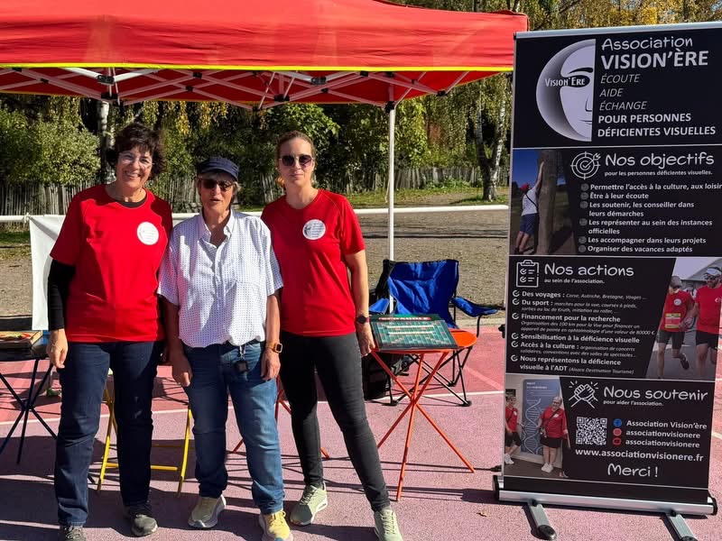 Stéphanie, Chantal et Delphine Devant le stand Vision'ère