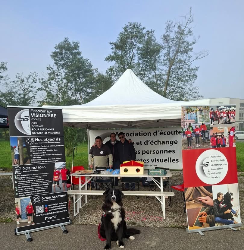 Stand Vision'ère avec nos kakémonos, jeux et Stéphanie, Teddy, Bastien et Otop