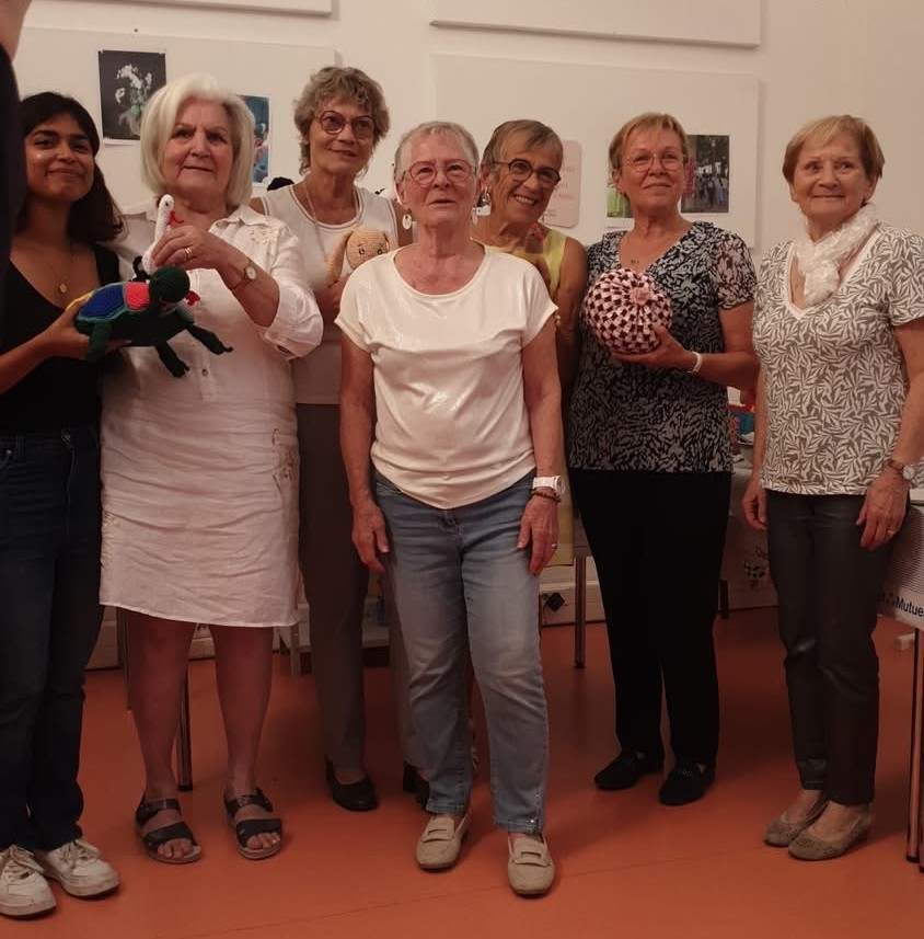 Photo des tricoteuses du gang