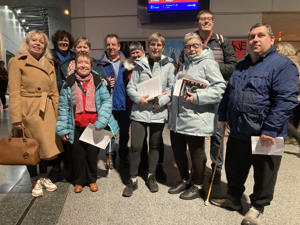Photo du groupe présent à la Filature de gauche à droite : Rose-Marie, Delphine, Violaine, Stéphanie Riss, Jean-Marc, Marie-Laure, Rachel, Dominique, Matthieu et Teddy