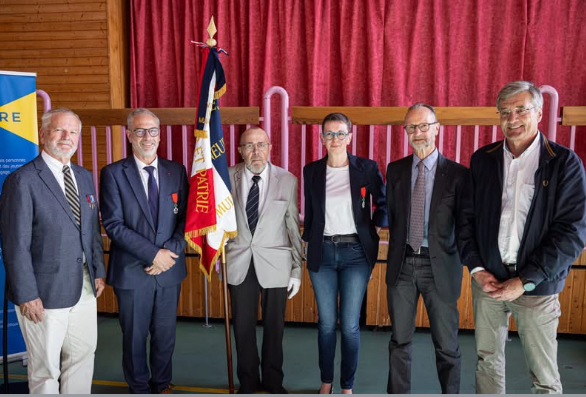 Photo des officiels présents pour la remise de la légion d'honneur à Nathalie Jeker Wasmer