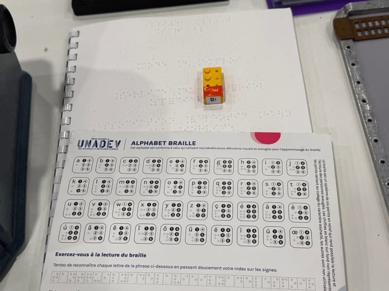 Alphabet braille en papier et en Légo