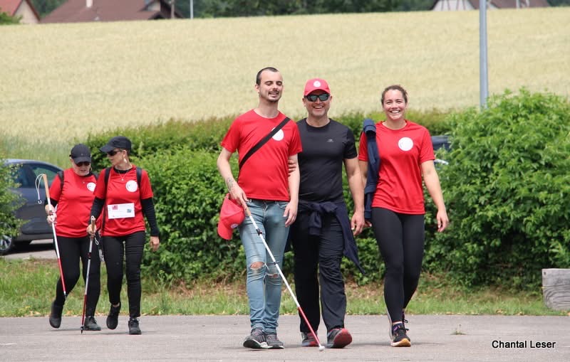 Dominique, Rachel, Jason, Stéphane et Louise en train de marcher