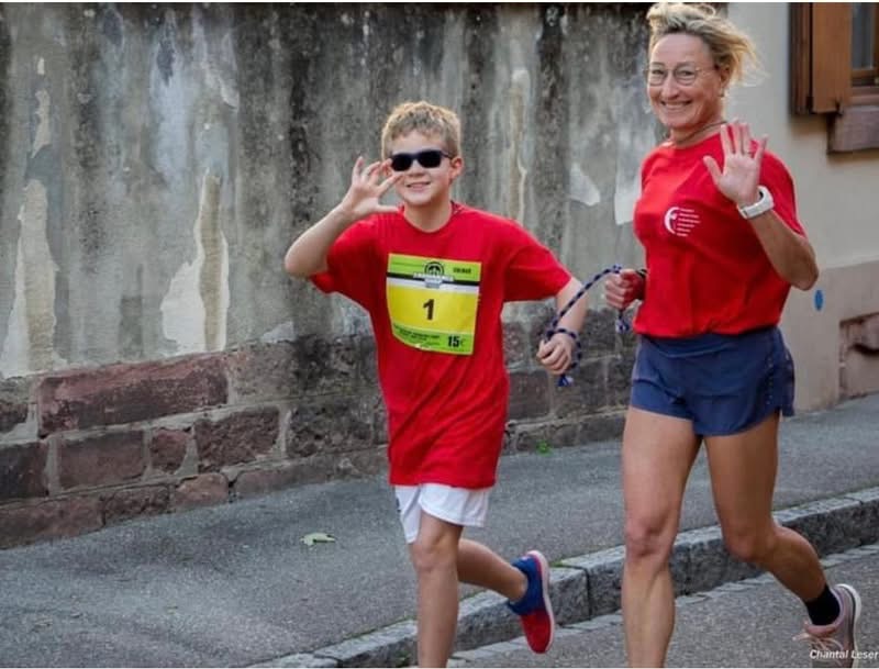 Marie-Eve et Antonin en train de courir