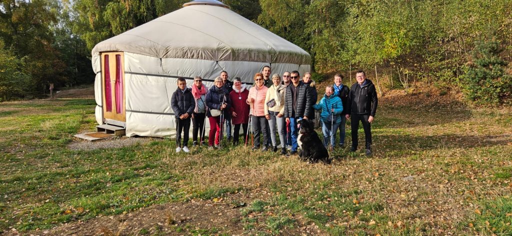 Photo de groupe devant la yourte de la Chaume d'Orbey